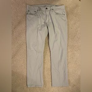 Bonobos size 33 x 28 lightweight travel jeans.